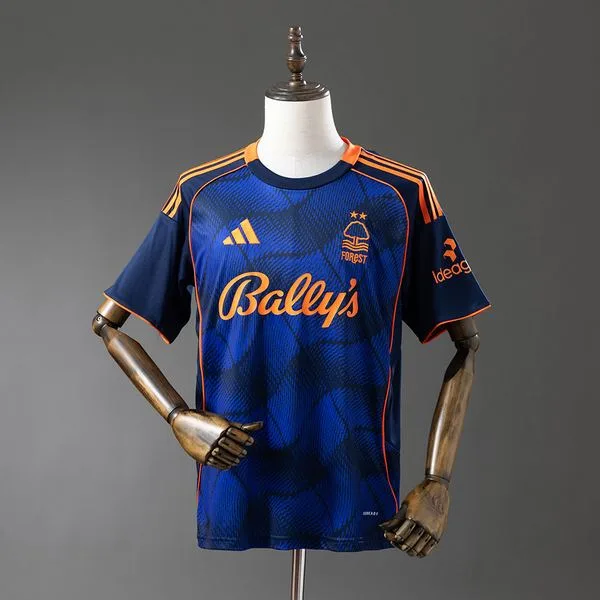 Camiseta de fútbol Nottingham Forest 2025/26 TERCERA MANGA CORTA VERSION FAN